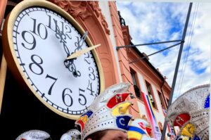 Wenn die Uhr in Mainz am 11.11. genau 11.11 Uhr schlägt - dann ist Fassenacht in Meenz. Zumindest für einen Tag. - Foto: gik