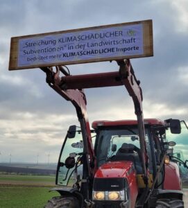 Bauernprotest gegen die geplanten Kürzungen im Bereich der Landwirtschaft durch die Berliner Ampelregierung. - Foto: Ruzycki