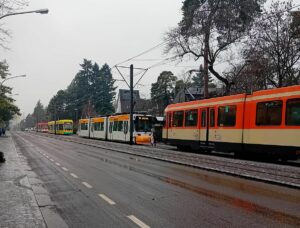 Gestrandete Straßenbahnen in der Finther Landstraße am Mittwoch. - Foto: Müller-Horn