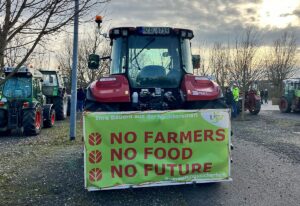 "No Farmer, no Food, no Future": Viele Landwirte fürchten inzwischen um ihre Existenz. - Foto: gik