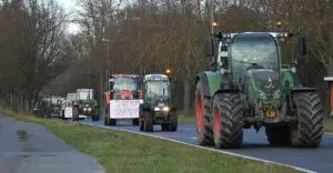 Traktorenkorso am 8. Januar auf der Rheinhessenstraße in Mainz. - Foto: gik