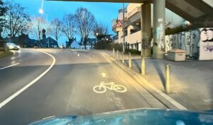Die Stadt Mainz setzt die Rad-Piktogramme als Hinweis für Radverkehr auf der Fahrbahn ein. - Foto: gik