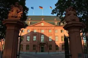 Das Deutschhaus, der Sitz des Landtags Rheinland-Pfalz. - Foto: gik