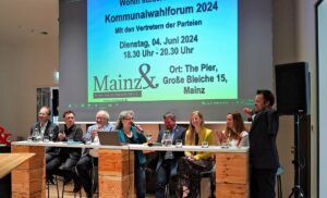 Mainz&-Kommunalwahlforum am 4. Juni 2024 im "The Pier": Harte Fragen, ehrliche Antworten zum Thema "wohin steuert Mainz?" - Foto Tobias A. Schneider