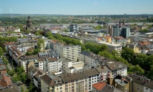 Die Mainzer Innenstadt: dichte Bebauung, wenig Grün - und vi3el zu wenig Wohnraum. - Foto: gik 