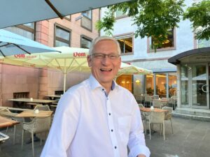 Hatte am Sonntag gut lachen: Der frisch gewählte neue Ortsvorsteher von Mainz-Drais, Joachim Kleintitschen (CDU). - Foto: gik