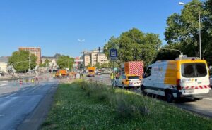 Sperrung am Wiesbadener Hauptbahnhof im Sommer 2024 nach einem Wasserrohrbruch. - Foto: Stadt Wiesbaden