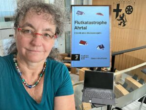 Zwei Jahre recherchierte Mainz&-Chefin Gisela Kirschstein für ihr Buch "Flutkatastrophe Ahrtal - Chronik eines Staatsversagens". - Foto: gik