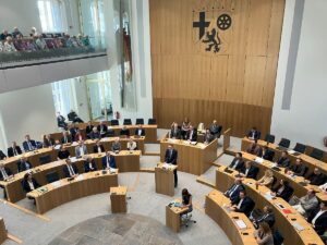 Der letzte Akt: Die Debatte über den Abschlussbericht zur Flutkatastrophe im Ahrtal am Freitag im Mainzer Landtag. - Foto: gik