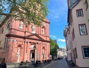 Rund um Kirchen und alte Fachwerkshäuser gilt automatisch eine Verbotszone für Feuerwerk, für Tierheime gilt das nicht. - Foto: gik