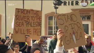 Israel-feindliche Parolen auf einer Pro-Palästinas-Demo in Rheinland-Pfalz: "From the River to the Sea" fordert nichts anderes als die Auslöschung Israels. -Film: SWR, Screenshot: gik