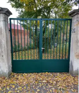 Das renovierte Eingangstor zum jüdischen Friedhof in Mainz Hechtsheim. - Foto Verein Hechtsheimer Ortsgeschichte