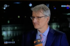 "Trump ist ein Faschist". Sagt ZDF-Korrespondent Elmar Theveßen, kluger <Beobachter der USA, und warnt: Diese Nacht könnt ein Gewalt münden. - Screenshot: gik