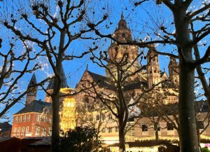 Der Mainzer Dom, Symbol der Beständigkeit. - Foto: gik