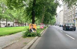 Die Kaiserstraße in Mainz mit Plakaten zur Kommunalwahl 2024. - Foto: gik