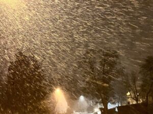 Dichtes Schneetreiben hatte in der Nacht zu Sonntag in Mainz eingesetzt. - Foto: gik