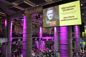 Bühne bereitet: Das Setup in der Mainzer Pyramide zum Wahlkampfauftritt von Christian Lindner vergangenen Donnerstag. - Foto: gik