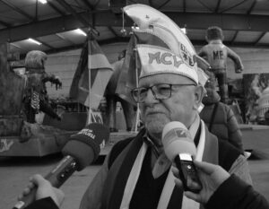 Dieter Wenger, der Meister der Motivwagen, in seinem liebsten Ort: Der Wagenhalle des MCV in Mainz-Mombach. - Foto: gik