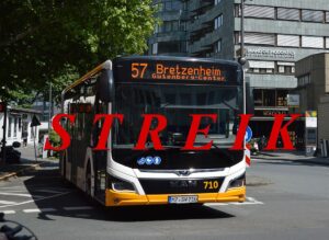 Am Freitag ist großer Warnstreik von Verdi bei Bussen und Bahnen in Mainz und Wiesbaden. - Foto: gik