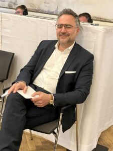 Der Mainzer SPD-Chef Ata Delbasteh vor seiner Bewerbungsrede am Mittwoch im Mainzer Stadtrat. - Foto: gik
