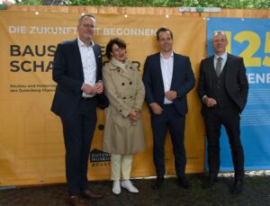 Gaben den Startschuss für das Großbauvorhaben (von links): Innenminister Michael Ebling und Baudezernentin Marianne Grosse (beide SPD), Oberbürgermeister Nino Haase (parteilos) und Museumsdirektor Ulf Sölter. - Foto: Stadt Mainz