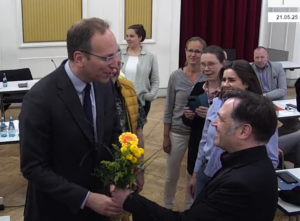 Gratulationsreigen an Ludwig Holle nach seiner erfolgreichen Wahl zum neuen Dezernenten der Stadt Mainz für bauen und Historisches Erbe. - Foto: gik