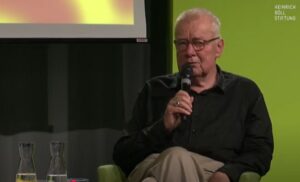 Ruprecht Polenz 2024 bei einer Vorstellung seines Buches "Tu was!" bei der Heinrich-Böll-Stiftung. - Screenshot: gik