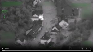 Videos eines Polizeihubschraubers zeigten noch in der Flutnacht vom 14.- auf den 15. Juli 2021 die völlige Überflutung im Ahrtal. - Video: Polizei RLP, Screenshot: gik