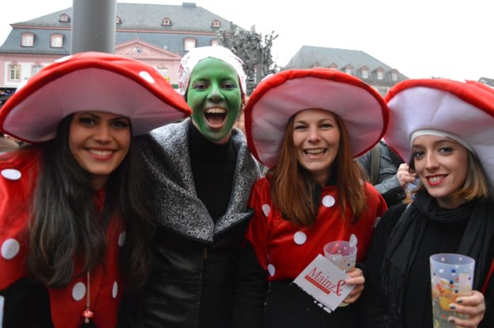 11.11. in Mainz: Bis zu 10.000 Narren feiern auf dem Schillerplatz – 2016 kürzeste Kampagne