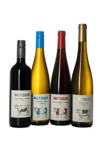 Vier Flaschen Wein des Weinguts Metzger mit neuem Stier-Etikett