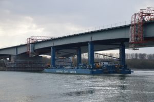 Die Schiersteiner Brücke zwischen Mainz und Wiesbaden ist noch immer Baustelle. - Foto: gik