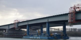 Abriss Schiersteiner Brücke: 120 Meter langes und 1.100 Tonnen schweres Teilstück wird abgerissen und über den Rhein abtransportiert