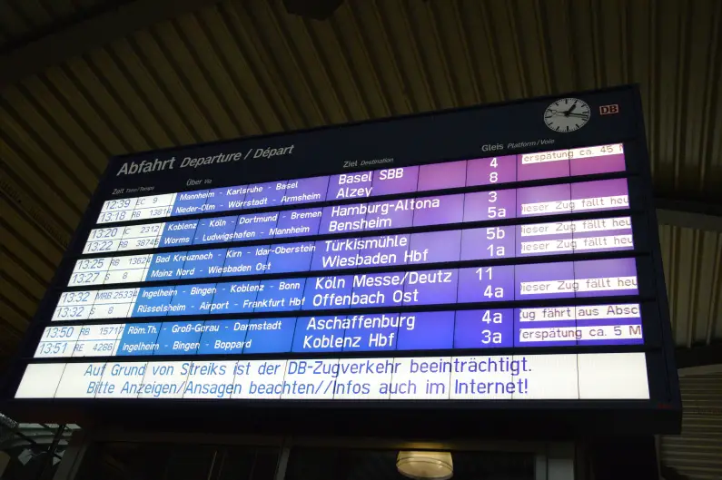 Anzeigetafel Bahnstreik Hauptbahnhof Mainz - Foto: gik