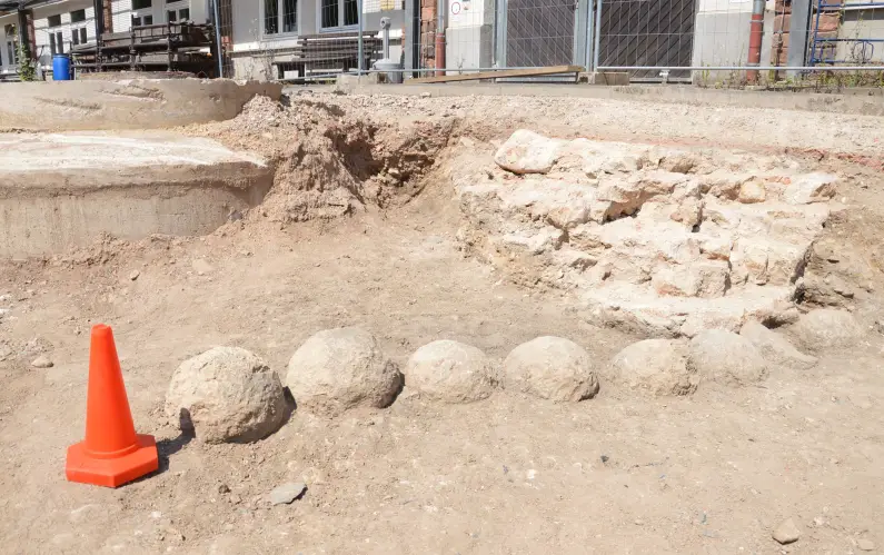 Archäologisches Zentrum - Mysteriöse Steinkugeln aus dem Mittelalter