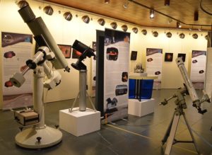 Die AAG verfügt über Profi-Teleskope, die den Blick ins All hochauflösend ermöglichen. - Foto: gik