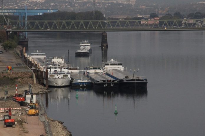 Binnenschiffer wehren sich gegen Zollhafen-Proteste – Fehlende Liegeplätze entlang des Rheins großes Problem – WSV plant Abhilfe