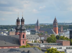 Kirchtürme von Mainz, Blick von der Christuskirche aus. - Foto: gik