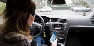 #Blindflug – Nicht mit mir! – Mainzer Polizei geht verstärkt gegen Handynutzung am Steuer vor