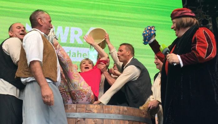 Magische Johannisnacht 2018: Margit Sponheimer gegautscht! – Historisches Karussell, Heldenherzen und spanische Falla – Künstlermarkt schwächelt