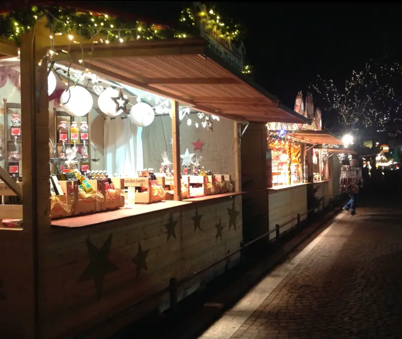 Budenzauber am Weihnachtsmarkt Schillerplatz