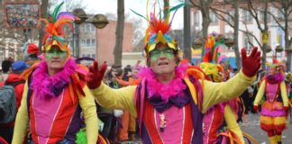 Narren starten in die Straßenfastnacht – Umzüge, Guggemusik, Fastnachtssingen und neue Party auf den Domplätzen