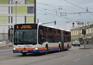 Bus mit der Nummer 6 am Binger Schlag in Mainz - die 6 verbindet Mainz und das hessische Wiesbaden: - Foto: gik