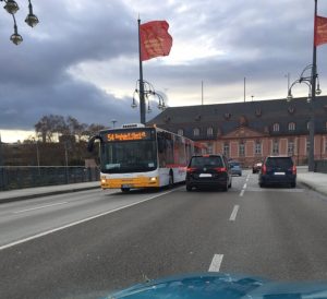 Verkehr auf der Theodor-Heuss-Brücke in Mainz. - Foto: gik