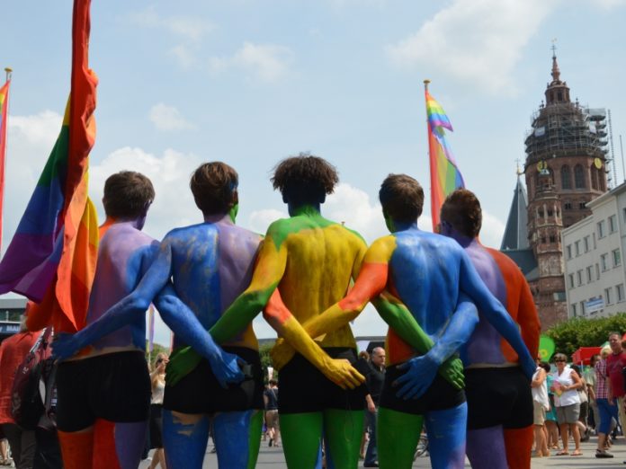 „Ein historischer Tag für die Liebe“ – Bundestag beschließt „Ehe für alle“, auch Mainzer freuen sich