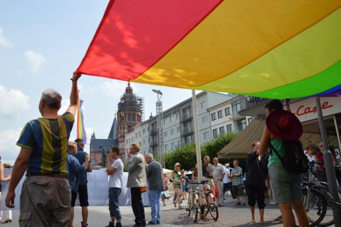 Friedlicher Christopher Street Day in Mainz mit Protest gegen Rechts – Anschlag in Berlin auf CSD: Verdächtiger aus Islamisten-Szene