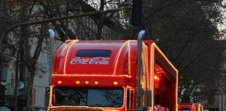 Coca Cola Weihnachtstrucks verzaubern Mainzer – Truckparade im Eiltempo durch Mainz unterwegs