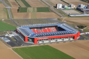 In der Opel-Arena dürfen am 26. September 3.400 Zuschauer dem ersten Heimspiel von Mainz 05 zuschauen. - Foto: Agentur für Erneuerbare Energien