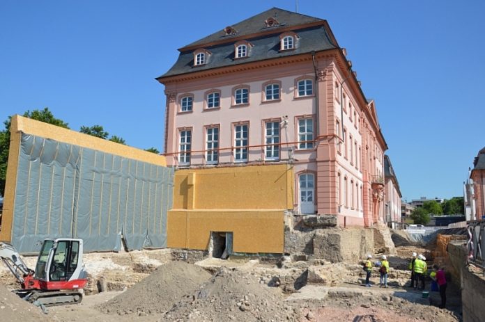 Goldmünze aus Byzantinerzeit und alte römische Stadtmauer unter Landtag gefunden