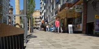 Dreckiges Pflaster Bahnhofstraße: Stadt startet Probeversiegelung – Imprägnierung wurde aus Kostengründen gespart, „jetzt finanzierbar“