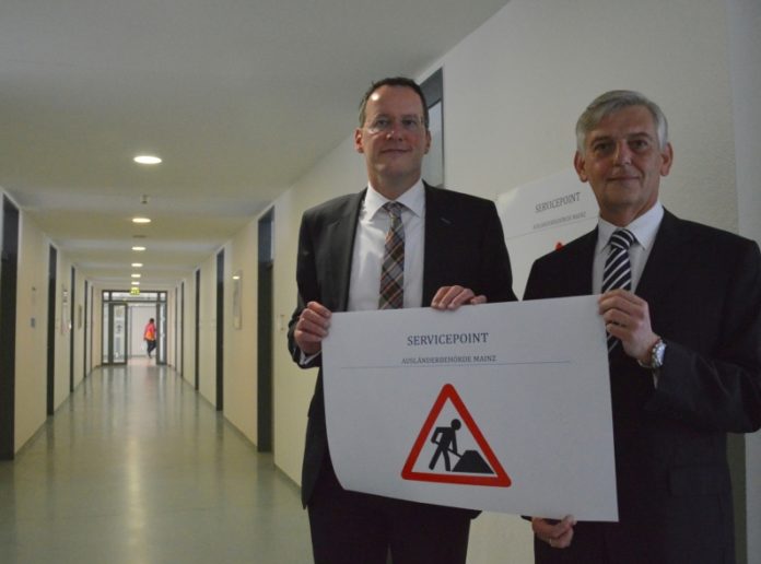 Termine erst nach Monaten, hoher Krankenstand, überlastete Mitarbeiter – Mainzer Flüchtlingsrat übt scharfe Kritik an Ausländerbehörde